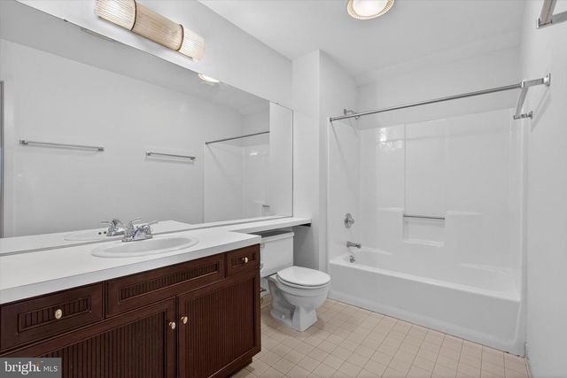 212 WILLOW VALLEY DR, Lancaster, PA 17602
