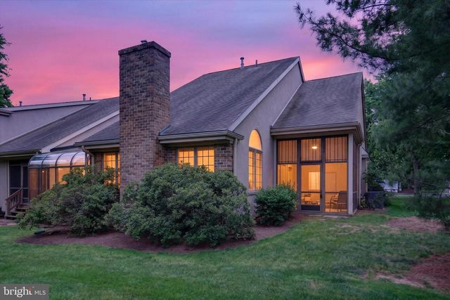 212 WILLOW VALLEY DR, Lancaster, PA 17602