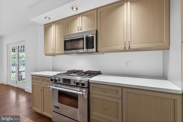 212 WILLOW VALLEY DR, Lancaster, PA 17602