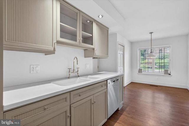 212 WILLOW VALLEY DR, Lancaster, PA 17602