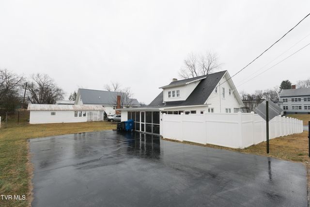 340 Carter Street, Bluff City, TN 37618