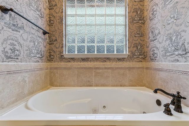 3524 Old Georgetowne Road, Edmond, OK 73013