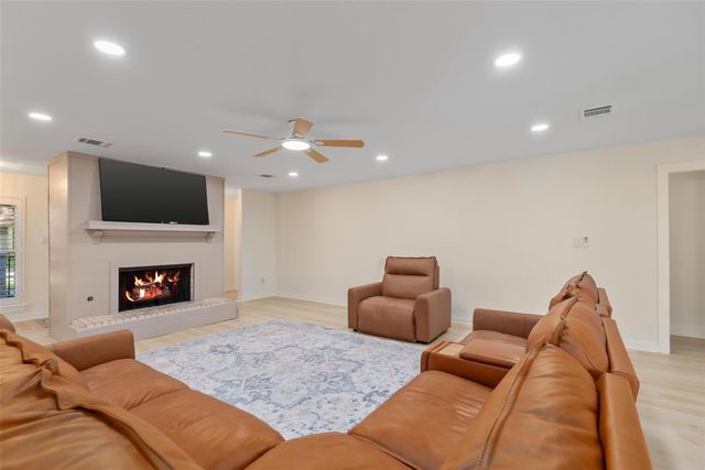 2218 Lazy Grove Drive, Kingwood, TX 77339