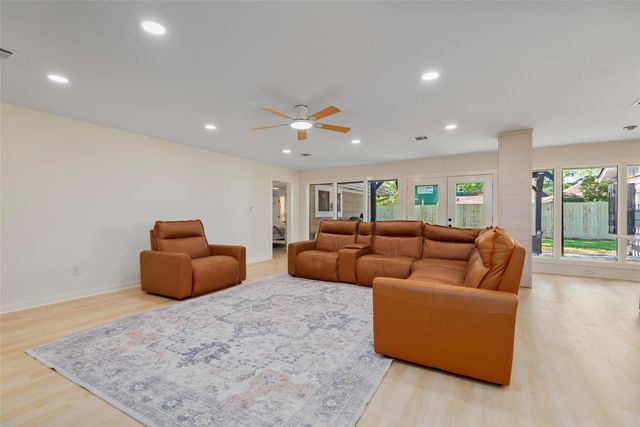 2218 Lazy Grove Drive, Kingwood, TX 77339