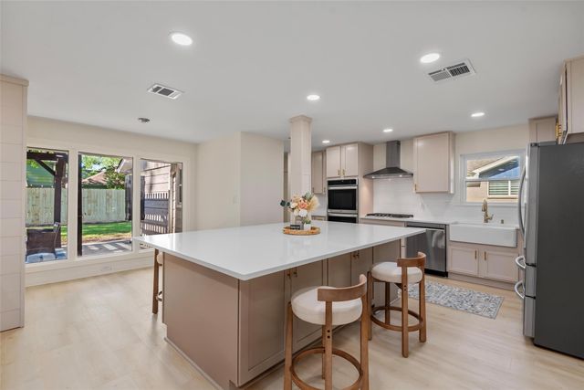 2218 Lazy Grove Drive, Kingwood, TX 77339