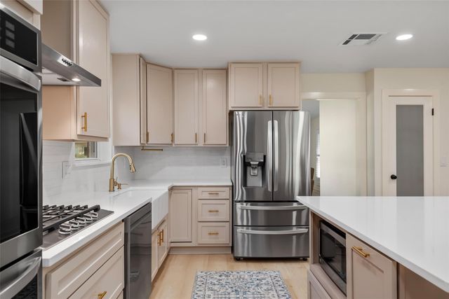 2218 Lazy Grove Drive, Kingwood, TX 77339