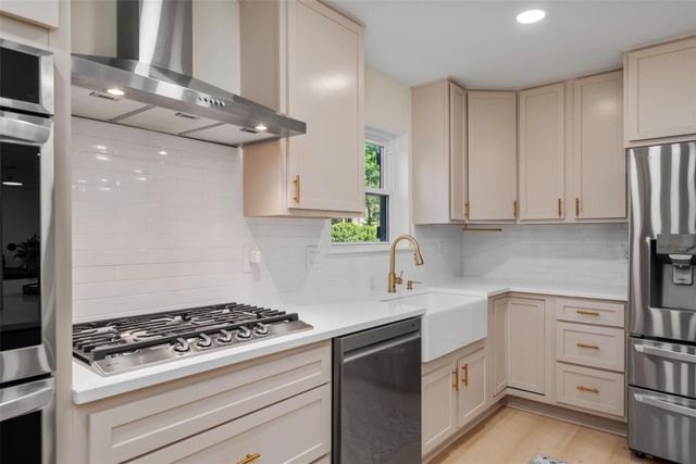 2218 Lazy Grove Drive, Kingwood, TX 77339