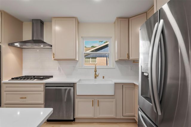 2218 Lazy Grove Drive, Kingwood, TX 77339