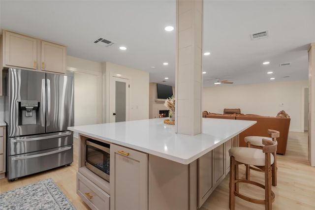 2218 Lazy Grove Drive, Kingwood, TX 77339