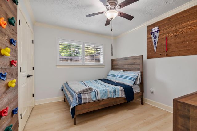 2218 Lazy Grove Drive, Kingwood, TX 77339