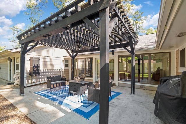 2218 Lazy Grove Drive, Kingwood, TX 77339