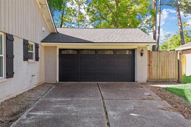 2218 Lazy Grove Drive, Kingwood, TX 77339