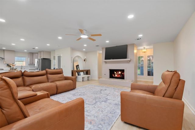 2218 Lazy Grove Drive, Kingwood, TX 77339