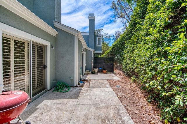 205 Santa Rosa Court, Laguna Beach, CA 92651