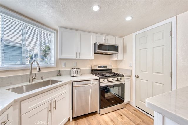 205 Santa Rosa Court, Laguna Beach, CA 92651