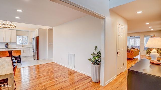 1018 Laurelwood Drive, Kingsport, TN 37660