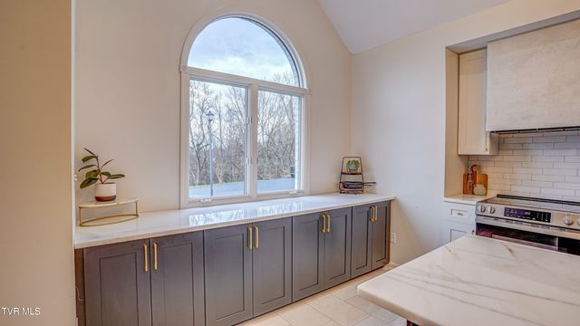 1018 Laurelwood Drive, Kingsport, TN 37660