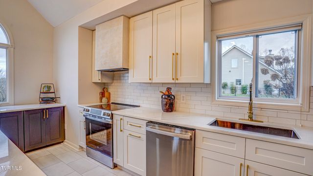 1018 Laurelwood Drive, Kingsport, TN 37660