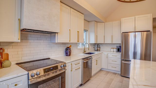 1018 Laurelwood Drive, Kingsport, TN 37660