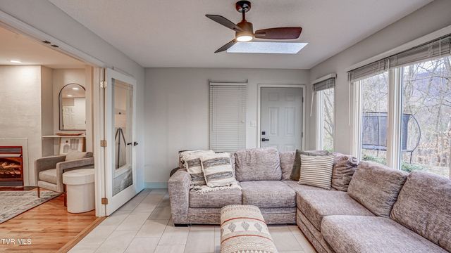 1018 Laurelwood Drive, Kingsport, TN 37660