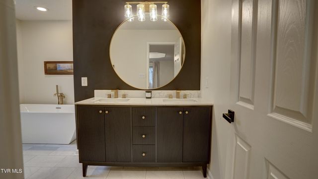 1018 Laurelwood Drive, Kingsport, TN 37660