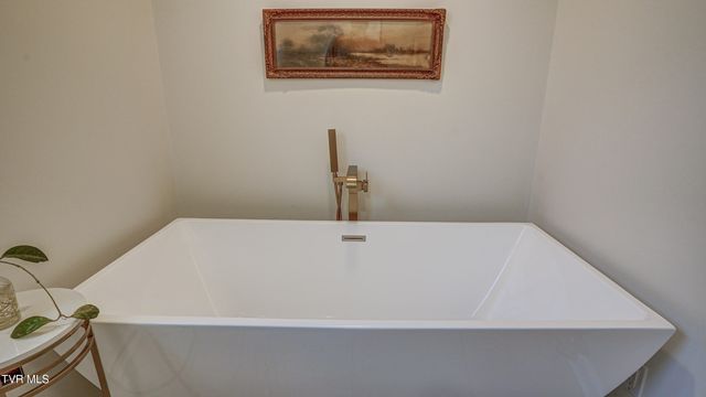 1018 Laurelwood Drive, Kingsport, TN 37660