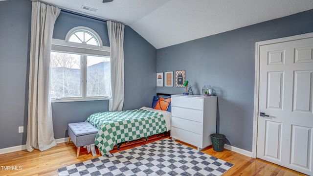 1018 Laurelwood Drive, Kingsport, TN 37660