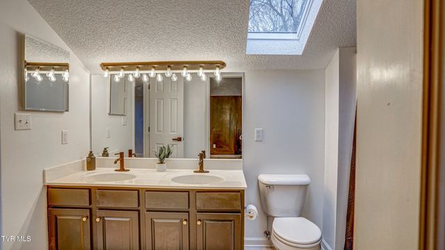 1018 Laurelwood Drive, Kingsport, TN 37660