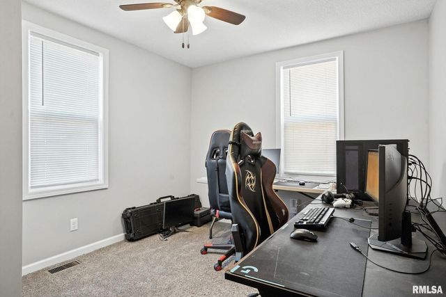 300 S 14TH Street, Le Claire, IA 52753