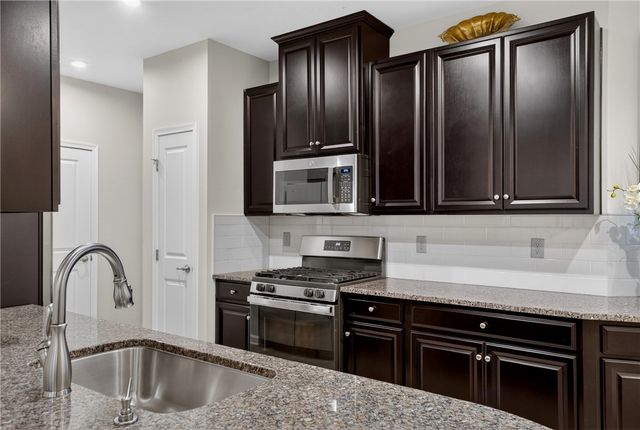 153 Dana Dr, Ohio Twp, PA 15143