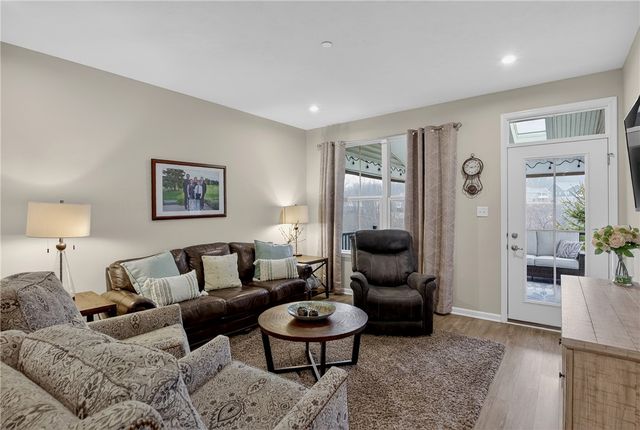 153 Dana Dr, Ohio Twp, PA 15143