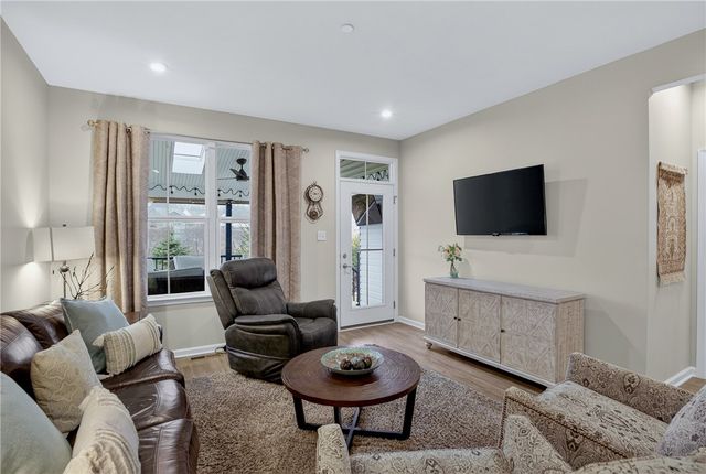 153 Dana Dr, Ohio Twp, PA 15143