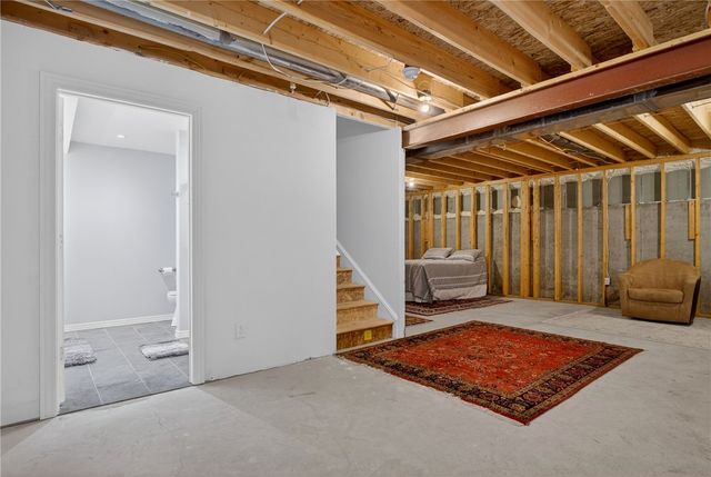 153 Dana Dr, Ohio Twp, PA 15143