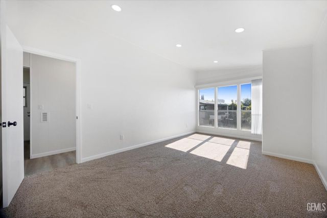 120 Cedarwood Lane, Bakersfield, CA 93308