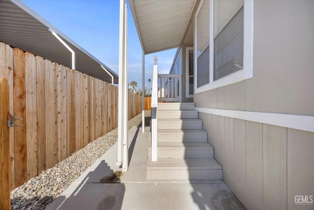 120 Cedarwood Lane, Bakersfield, CA 93308