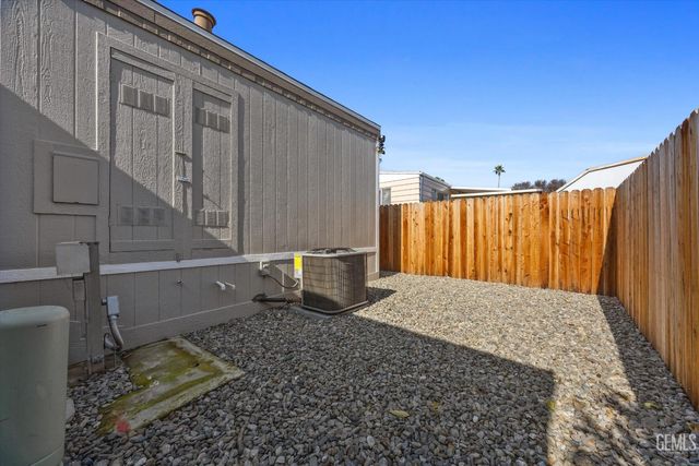 120 Cedarwood Lane, Bakersfield, CA 93308