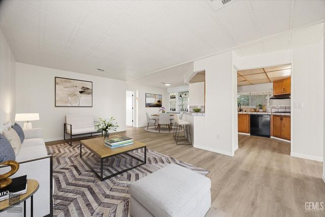 120 Cedarwood Lane, Bakersfield, CA 93308