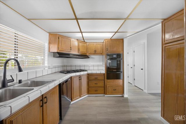 120 Cedarwood Lane, Bakersfield, CA 93308