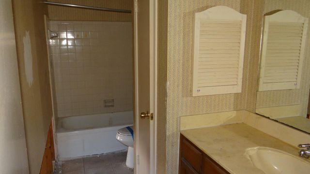 8322 Sandy Glen Lane, Houston, TX 77071