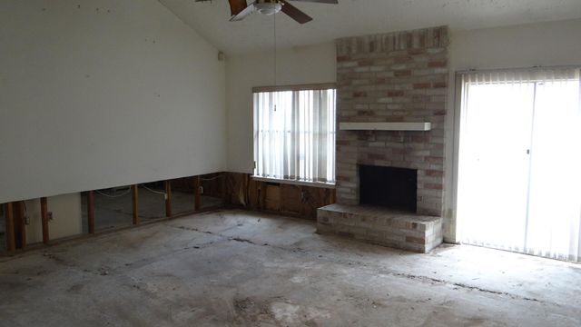 8322 Sandy Glen Lane, Houston, TX 77071