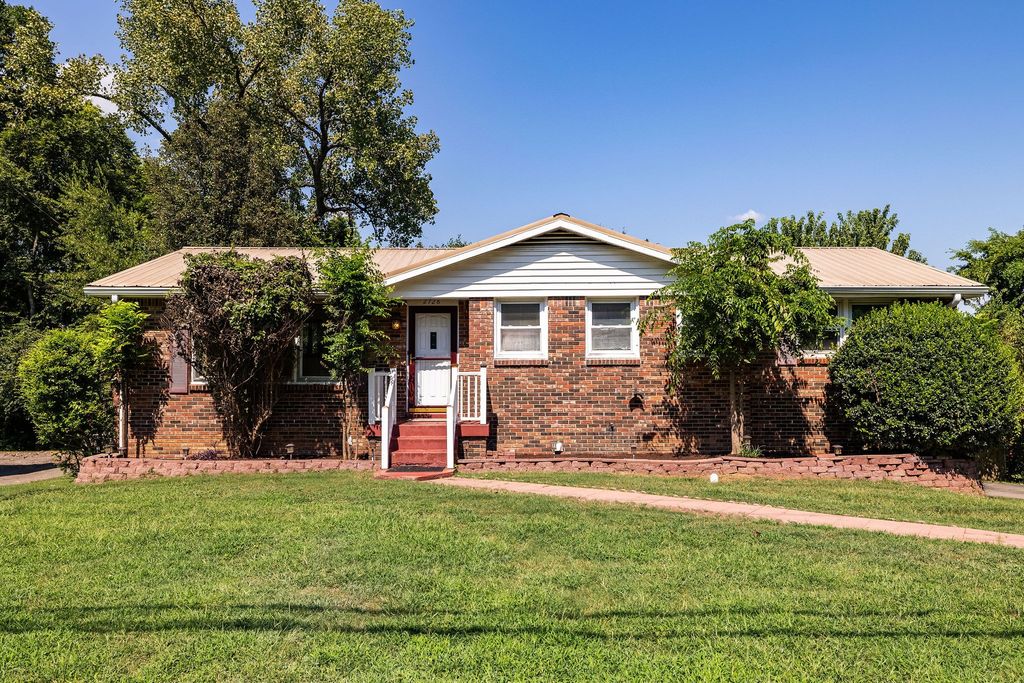 2728 Mossdale Dr, Nashville, TN 37217