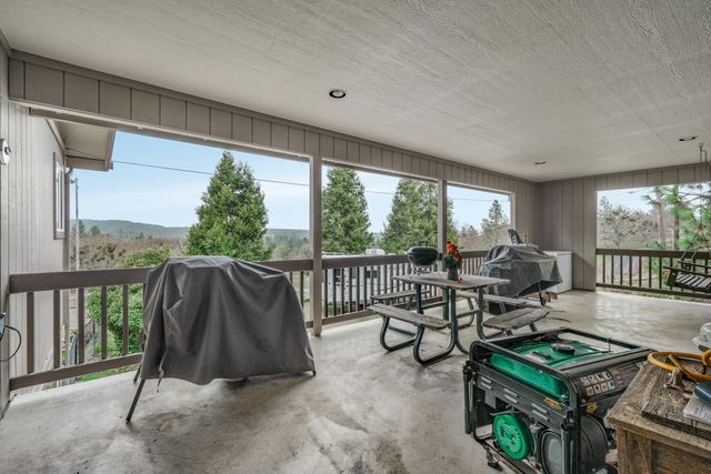 4644 Glen Echo Way, Central Point, OR 97502