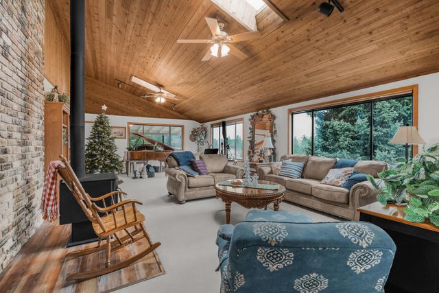 4644 Glen Echo Way, Central Point, OR 97502