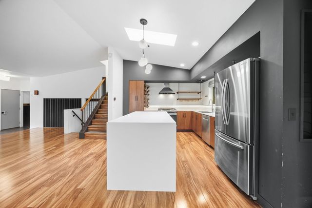 10280 Amsden Way, Eden Prairie, MN 55347