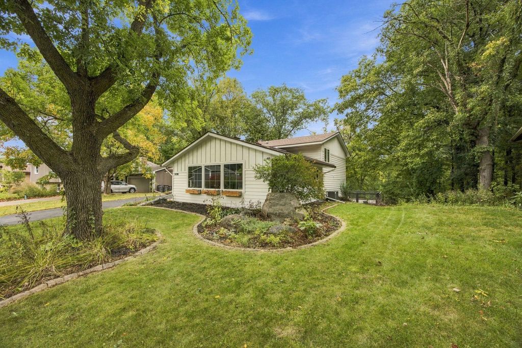 10280 Amsden Way, Eden Prairie, MN 55347 — photo 3