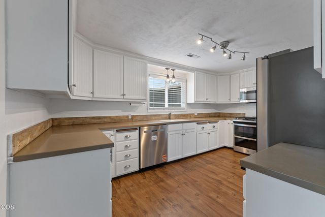 95 Champlin Lane, Gold Hill, OR 97525