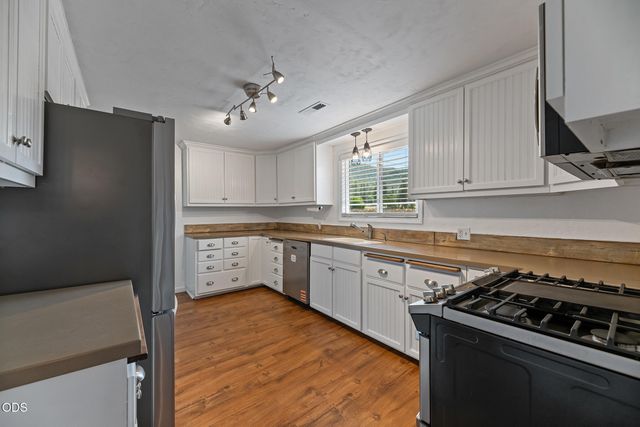95 Champlin Lane, Gold Hill, OR 97525