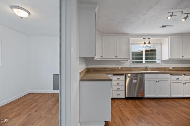 95 Champlin Lane, Gold Hill, OR 97525