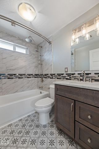 95 Champlin Lane, Gold Hill, OR 97525