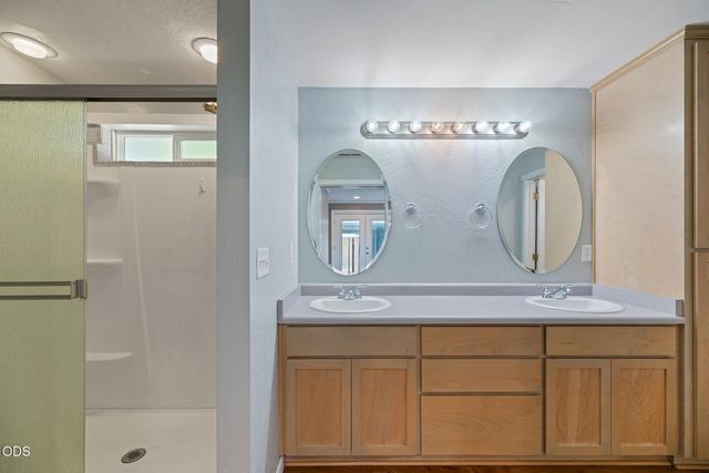 95 Champlin Lane, Gold Hill, OR 97525